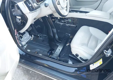 2019 Volvo V90 Cross Country T6 z USA, uszkodzony, nr VIN YV4A22NL5K1084517